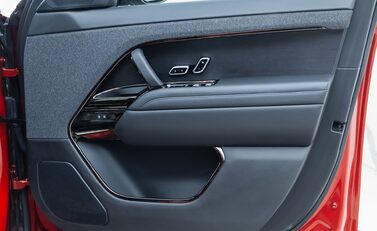 Land Rover Range Rover Sport P550e AUTOBIOGRAPHY 26