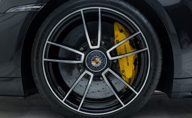 Porsche 911 Turbo S (992) 28