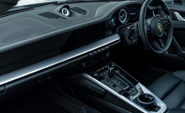 Porsche 911 Turbo S (992) 19