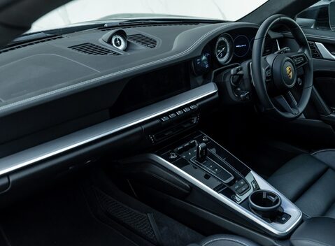 Porsche 911 Turbo S (992) 19