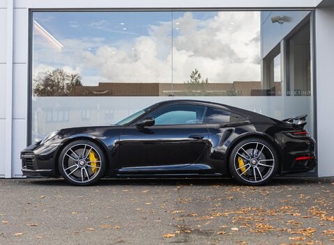 Porsche 911 Turbo S (992) 3
