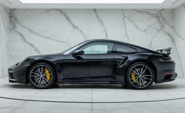 Porsche 911 Turbo S (992) 5