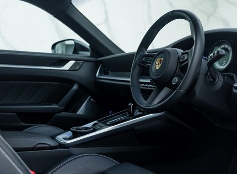 Porsche 911 Turbo S (992) 13