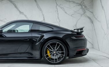 Porsche 911 Turbo S (992) 35