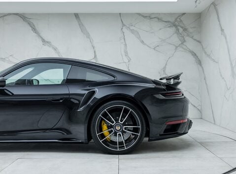 Porsche 911 Turbo S (992) 35