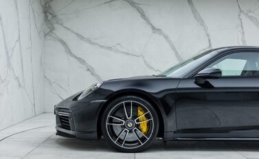 Porsche 911 Turbo S (992) 34