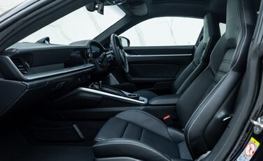 Porsche 911 Turbo S (992) 18