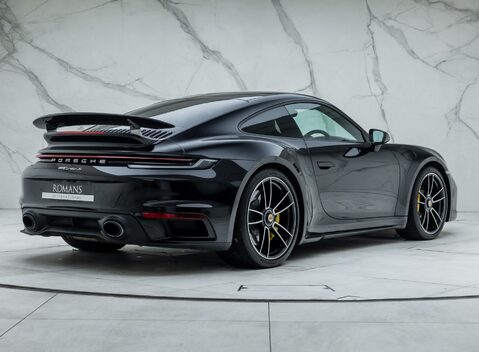 Porsche 911 Turbo S (992) 6