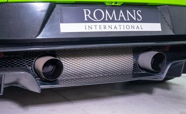 Aston Martin Vantage GT12 44