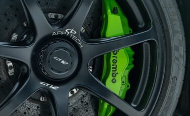 Aston Martin Vantage GT12 31