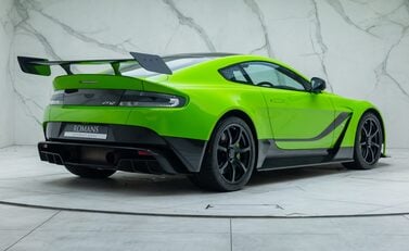 Aston Martin Vantage GT12 3