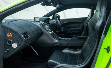Aston Martin Vantage GT12 14