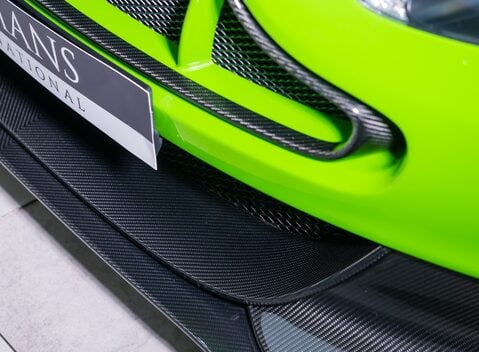 Aston Martin Vantage GT12 26