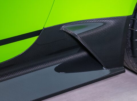 Aston Martin Vantage GT12 37