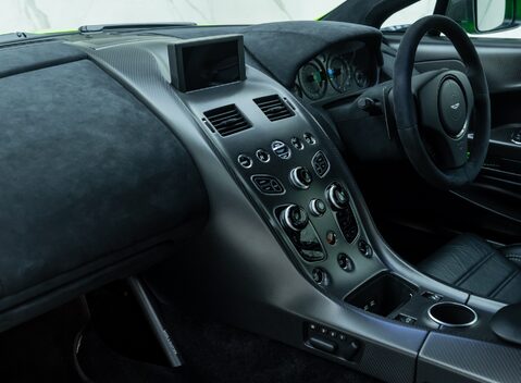 Aston Martin Vantage GT12 15