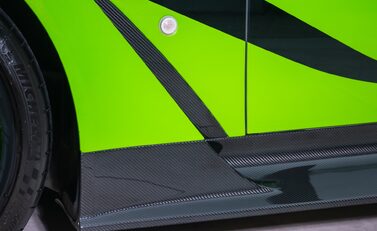 Aston Martin Vantage GT12 33