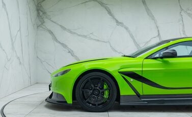 Aston Martin Vantage GT12 45
