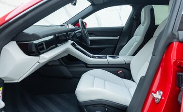 Porsche Taycan 4S SPORT TURISMO 19