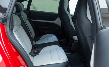 Porsche Taycan 4S SPORT TURISMO 18