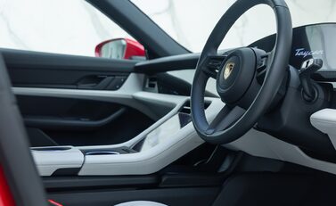 Porsche Taycan 4S SPORT TURISMO 13