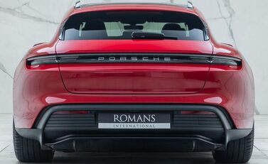 Porsche Taycan 4S SPORT TURISMO 8