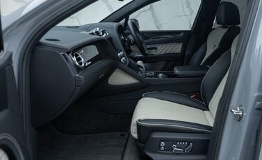 Bentley Bentayga V8 AZURE 20