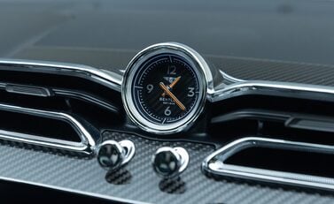 Bentley Bentayga V8 AZURE 24