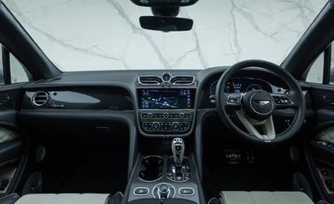 Bentley Bentayga V8 AZURE 22