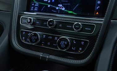 Bentley Bentayga V8 AZURE 27