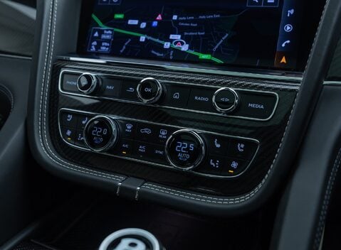 Bentley Bentayga V8 AZURE 27