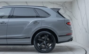 Bentley Bentayga V8 AZURE 42