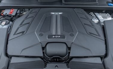 Bentley Bentayga V8 AZURE 43