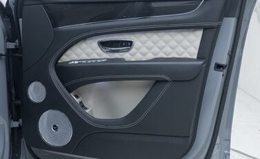 Bentley Bentayga V8 AZURE 30