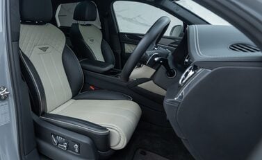 Bentley Bentayga V8 AZURE 14