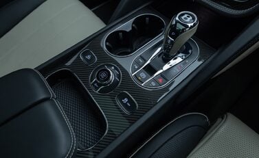 Bentley Bentayga V8 AZURE 28