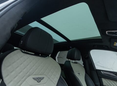 Bentley Bentayga V8 AZURE 16