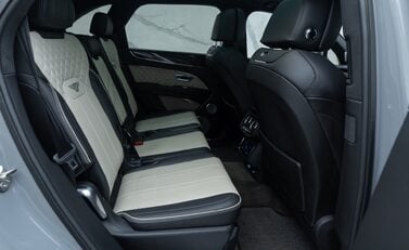 Bentley Bentayga V8 AZURE 19