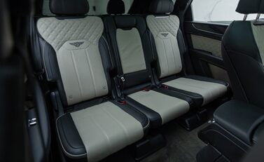 Bentley Bentayga V8 AZURE 17