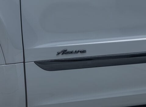 Bentley Bentayga V8 AZURE 37