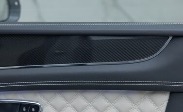 Bentley Bentayga V8 AZURE 32