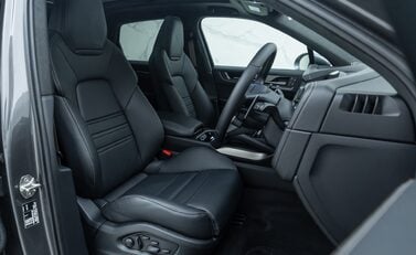 Porsche Cayenne TURBO E-HYBRID 14