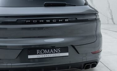 Porsche Cayenne TURBO E-HYBRID 32