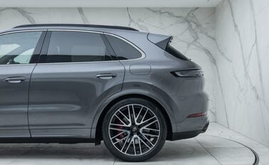 Porsche Cayenne TURBO E-HYBRID 37