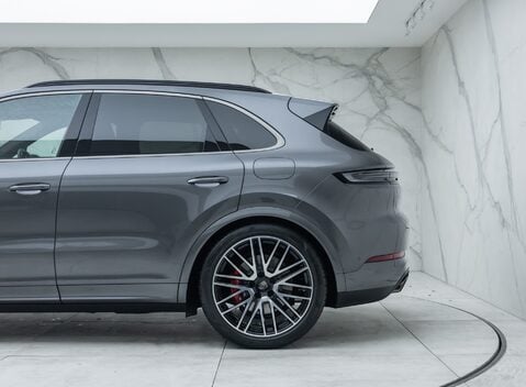 Porsche Cayenne TURBO E-HYBRID 37