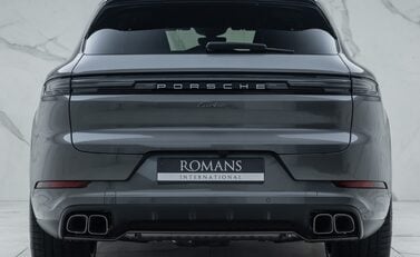 Porsche Cayenne TURBO E-HYBRID 8