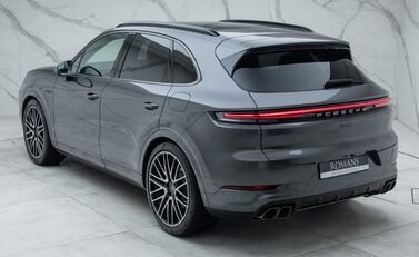Porsche Cayenne TURBO E-HYBRID 12