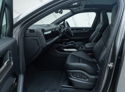 Porsche Cayenne TURBO E-HYBRID 19