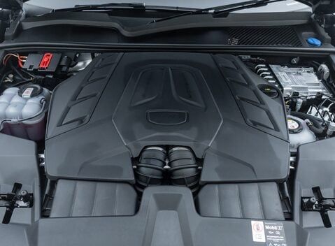 Porsche Cayenne TURBO E-HYBRID 38