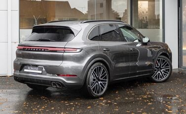 Porsche Cayenne TURBO E-HYBRID 4