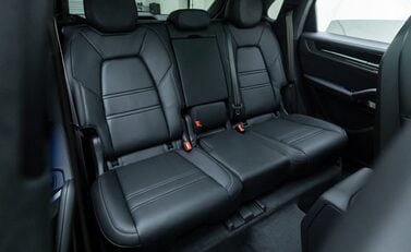 Porsche Cayenne TURBO E-HYBRID 17